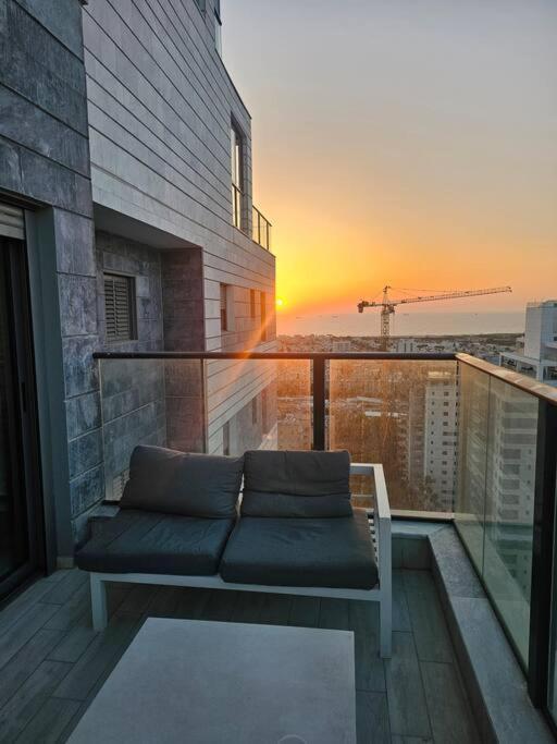 Elegant 3 Bedroom Ocean View Condo In Kiryat Yam Qiryat Yam エクステリア 写真